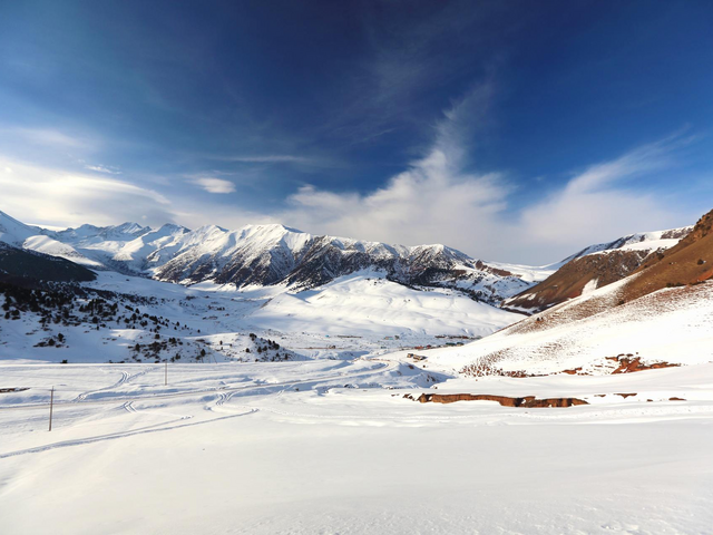 Schnee in den Bergen von Usbekistan Rundreise