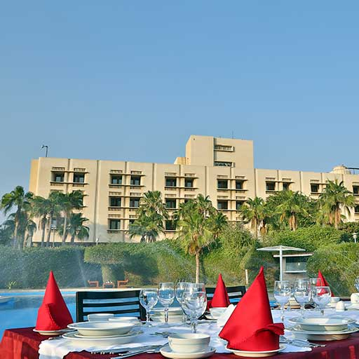Pool und Terrasse, Homa Hotel, Bandar Abbas, Iran Rundreise