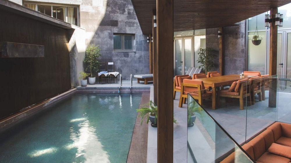 Pool im Innenhof, Tufenkian Historic Yerevan House, Armenien, Seidenstraße Rundreisen