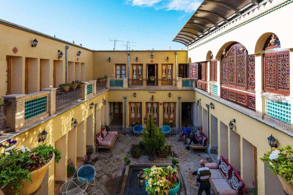 Schöner Innenhof, Traditional Sunrise Hotel, Isfahan, Iran Reise
