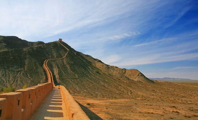 Das westliche Ende der Großen Mauer bei Jiayuguan, China, Seidenstraße Reise