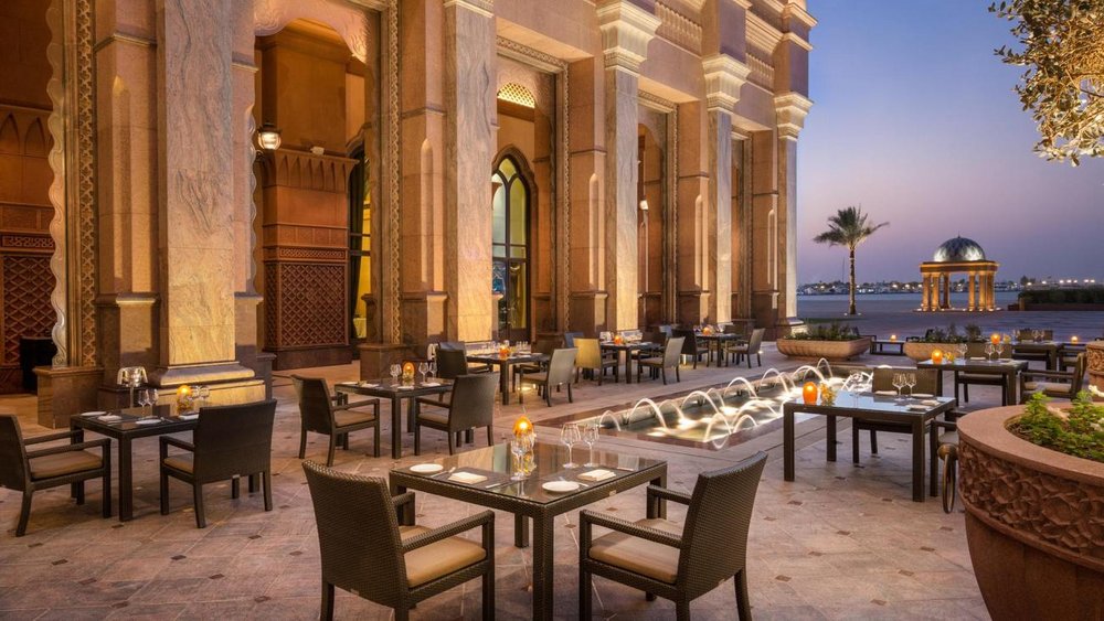 Terrasse, Emirates Palace, Abu Dhabi, Vereinigte Arabische Emirate Rundreise