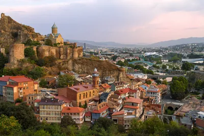 Weinreise Georgien: Blick auf die Hauptstadt Tiflis