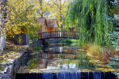 Fluss und Brücke, Dilijan, Armenien Rundreise