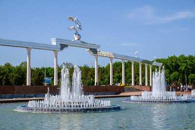 Usbekistan Rundreise, Taschkent, Unabhängigkeitsplatz, Brunnen
