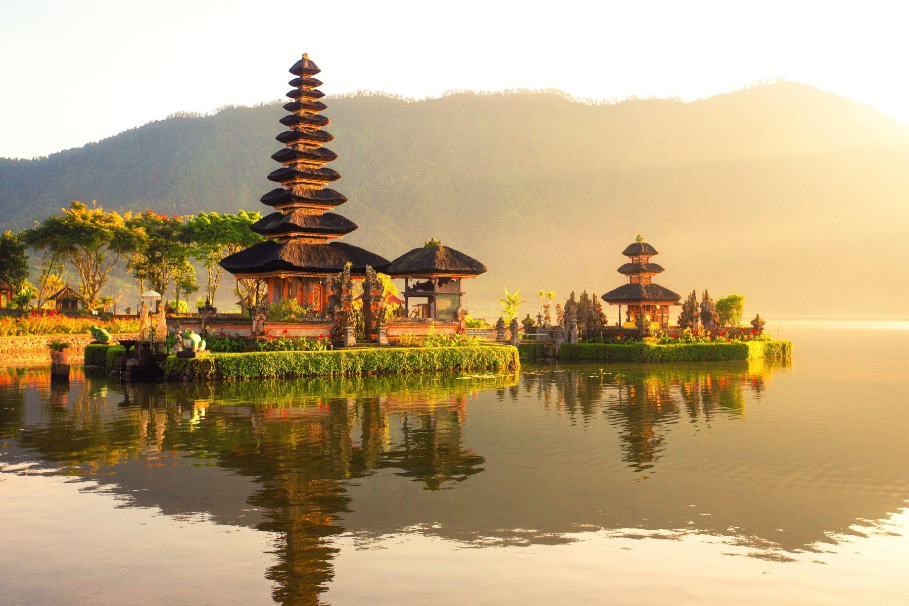 Wassertempel am Lake Batur, Bali, Indonesien Rundreisen